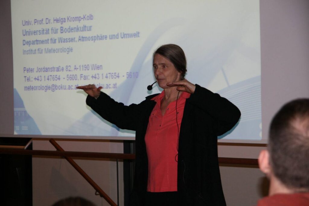 Univ. Prof. Dr. Helga Kromp-Kolb beim Vortrag